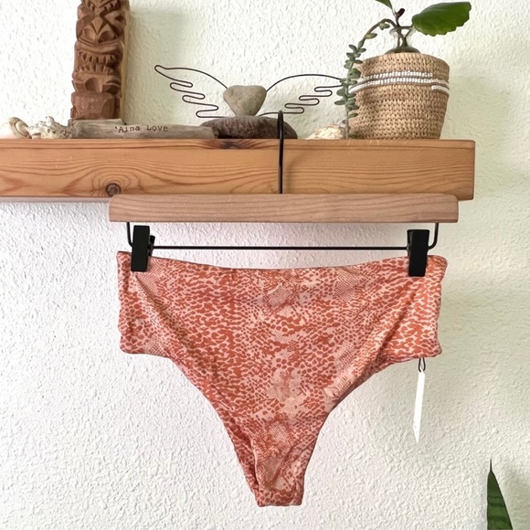 ACACIA Duke bottom in Garnet Snake Lining - Picture 2 of 5